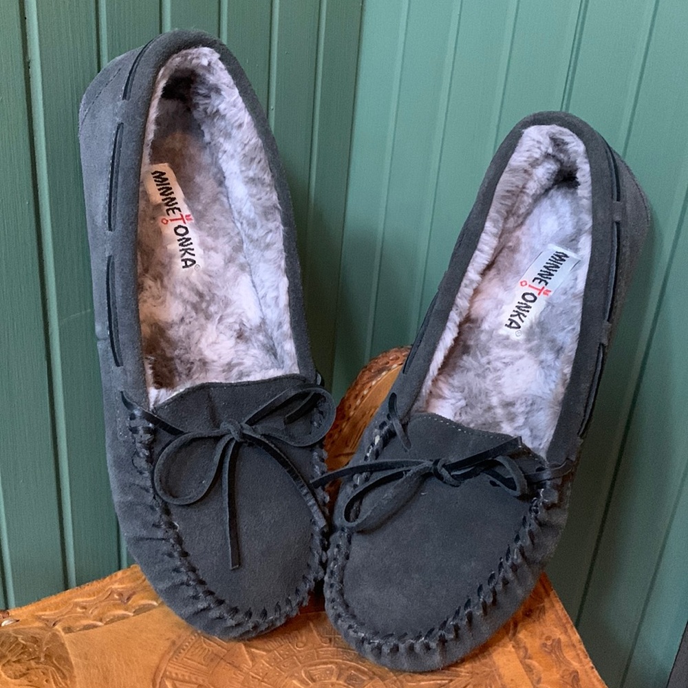 MINNETONKA slippers